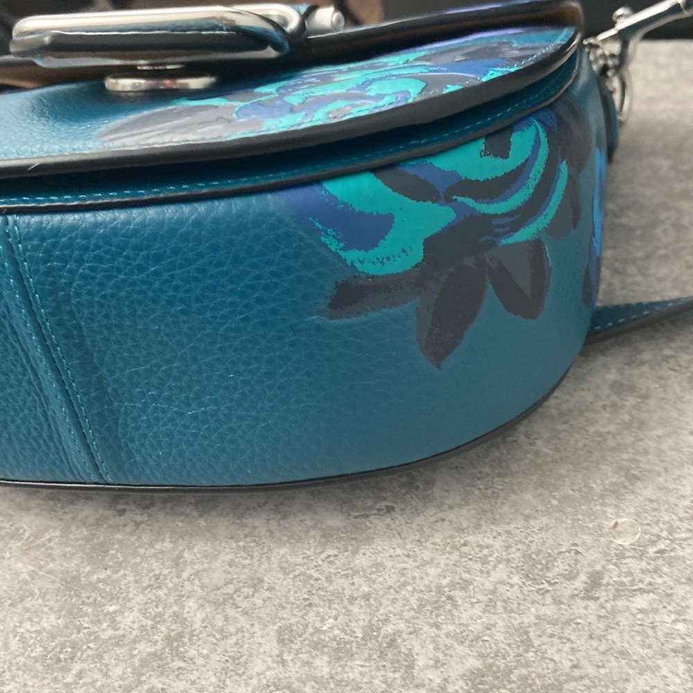 TEAL COACH MORGAN SADDLEBAG WITH JUMBO FLORAL PRINT. - Picture 10 of 12